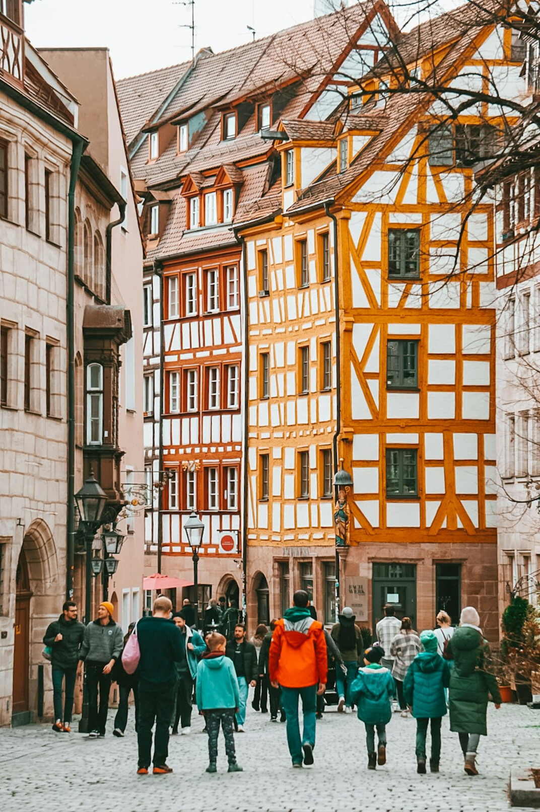 german people in traditional clothing